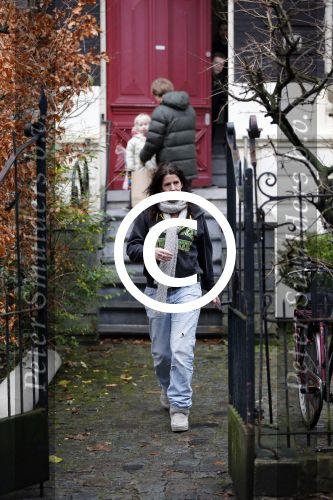 Amsterdam 22 december 2012
Isa Hoes aan het verhuizen naar haar nieuwe huis aan het vondelpark.
Peter Smulders bv