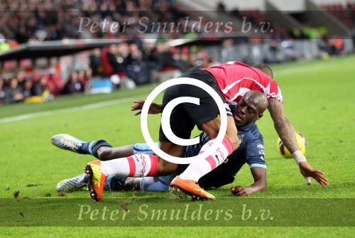 Eindhoven, 30 Januari 2013
1/4 Finale KNVB Beker PSV-Feyenoord, Seizoen 2012-2013, eindstand 2-1
Jeremain Lens wordt zwaar verdeigd door Bruno Martins Indi
Foto Peter Smulders BV