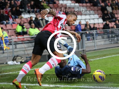 Eindhoven, 30 Januari 2013
1/4 Finale KNVB Beker PSV-Feyenoord, Seizoen 2012-2013, eindstand 2-1
Jeremain Lens wordt zwaar verdeigd door Bruno Martins Indi
Foto Peter Smulders BV