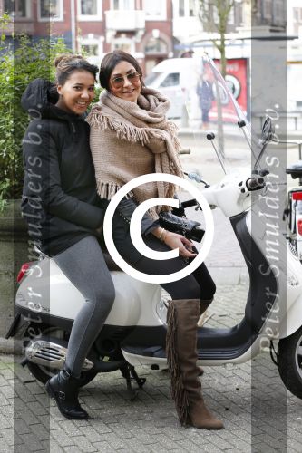 Amsterdam 12 januari 2012
Joelle en felicity Gullit op de scooter.
Peter Smulders bv