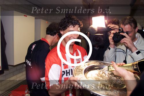 Eindhoven 6 mei 2001
PSV-Heerenveen 3-0
PSV Landskampioen 2000/2001
john de jong

Peter Smulders bv