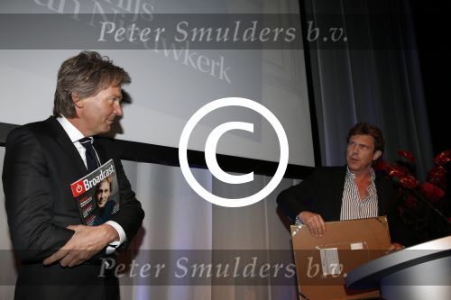 Amsterdam 17 januari 2013
Matthijs v Nieuwkek wordt uitgeroepen voor omroepman van het jaar en krijgt de prijs overhandigd uit handen van John de Mol.
Peter Smulders bv