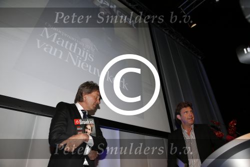 Amsterdam 17 januari 2013
Matthijs v Nieuwkek wordt uitgeroepen voor omroepman van het jaar en krijgt de prijs overhandigd uit handen van John de Mol.
Peter Smulders bv