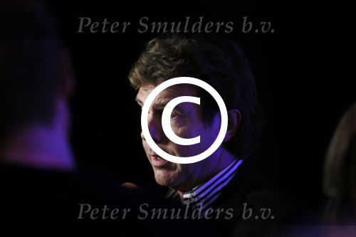 Amsterdam 17 januari 2013
Matthijs v Nieuwkek wordt uitgeroepen voor omroepman van het jaar en krijgt de prijs overhandigd uit handen van John de Mol.
Peter Smulders bv