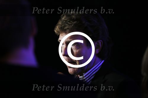 Amsterdam 17 januari 2013
Matthijs v Nieuwkek wordt uitgeroepen voor omroepman van het jaar en krijgt de prijs overhandigd uit handen van John de Mol.
Peter Smulders bv