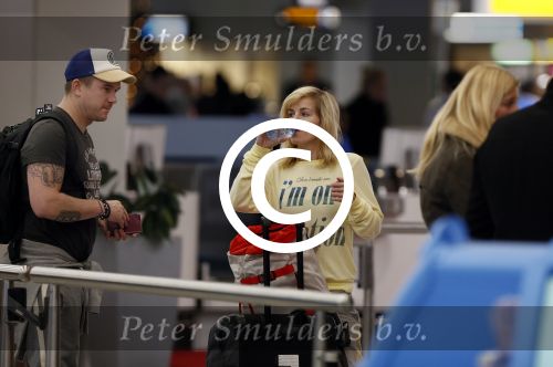 Schiphol 27 december 2012
Josje Huisman (K3) en vriend Johnny de Mol vertrekken vanaf schiphol op vakantie naar Rio de Janeiro.
Peter Smulders bv