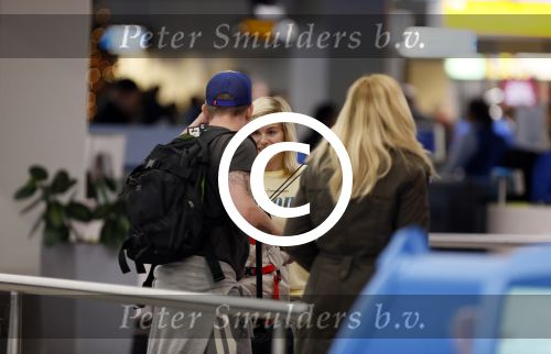 Schiphol 27 december 2012
Josje Huisman (K3) en vriend Johnny de Mol vertrekken vanaf schiphol op vakantie naar Rio de Janeiro.
Peter Smulders bv