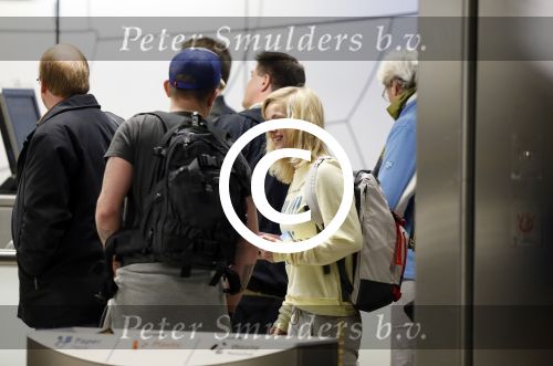 Schiphol 27 december 2012
Josje Huisman (K3) en vriend Johnny de Mol vertrekken vanaf schiphol op vakantie naar Rio de Janeiro.
Peter Smulders bv
