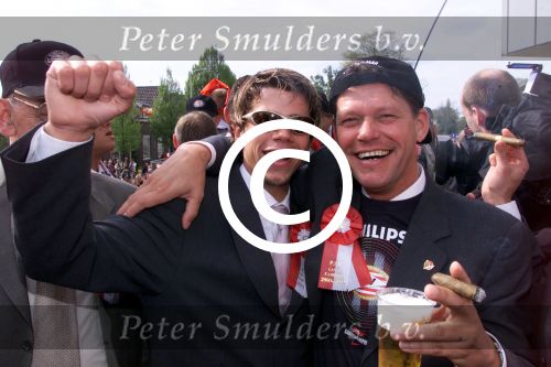 Eindhoven 6 mei 2001
PSV-Heerenveen 3-0
PSV Landskampioen 2000/2001
  Frank Arnesen en Kezman

Peter Smulders bv