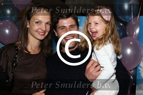 Amsterdam, 9 December 2012
Premiere Speelfilm de Drie Bengeltjes van K3
Koert-Jan de Bruijn met zijn vrouw en dochter
Foto Peter Smulders BV