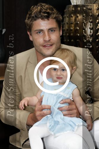 Amsterdam 12 juni 2009
Papa van het jaar verkiezing 
Koert-Jan de Bruijn met zijn vriendin Charlotte en dochter.