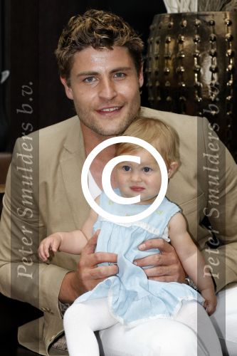 Amsterdam 12 juni 2009
Papa van het jaar verkiezing 
Koert-Jan de Bruijn met zijn vriendin Charlotte en dochter.