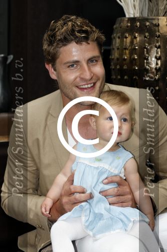 Amsterdam 12 juni 2009
Papa van het jaar verkiezing 
Koert-Jan de Bruijn met zijn vriendin Charlotte en dochter.