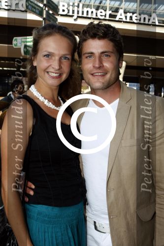 Amsterdam 17 augustus 2009
Premiere Hannah Montana in pathe arena. Koert-Jan de Bruijn met zijn vriendin Charlotte
Peter Smulders bv