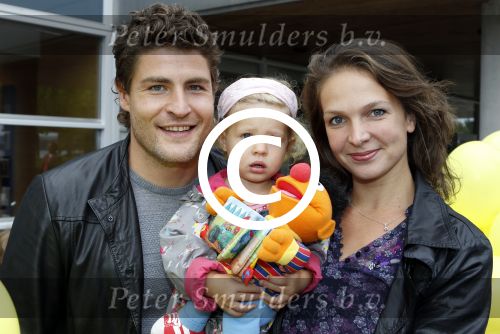 Amsterdam 19 september 2010
Premiere Sesamstraat in de meervaart. Koert-Jan de Bruijn met vriendin Charlotte en dochter
Peter Smulders bv