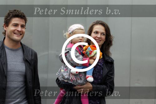 Amsterdam 19 september 2010
Premiere Sesamstraat in de meervaart. Koert-Jan de Bruijn met vriendin Charlotte en dochter
Peter Smulders bv