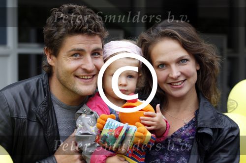 Amsterdam 19 september 2010
Premiere Sesamstraat in de meervaart. Koert-Jan de Bruijn met vriendin Charlotte en dochter
Peter Smulders bv
