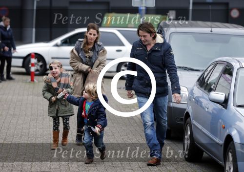 Rotterdam 3 januari 2012
Premiere Piet Piraat in Rotterdam. Lodewijk Hoekstra met vrouw en kinderden
Peter Smulders bv
