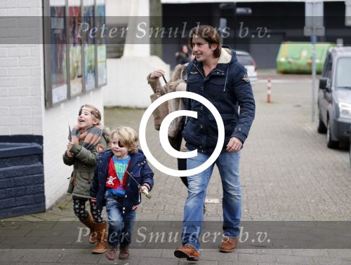 Rotterdam 3 januari 2012
Premiere Piet Piraat in Rotterdam. Lodewijk Hoekstra met vrouw en kinderden
Peter Smulders bv