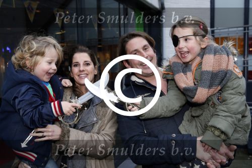 Rotterdam 3 januari 2012
Premiere Piet Piraat in Rotterdam. Lodewijk Hoekstra met vrouw en kinderden
Peter Smulders bv