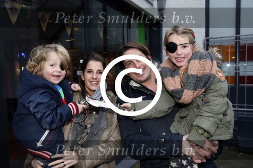 Rotterdam 3 januari 2012
Premiere Piet Piraat in Rotterdam. Lodewijk Hoekstra met vrouw en kinderden
Peter Smulders bv