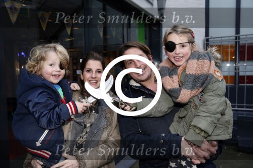 Rotterdam 3 januari 2012
Premiere Piet Piraat in Rotterdam. Lodewijk Hoekstra met vrouw en kinderden
Peter Smulders bv