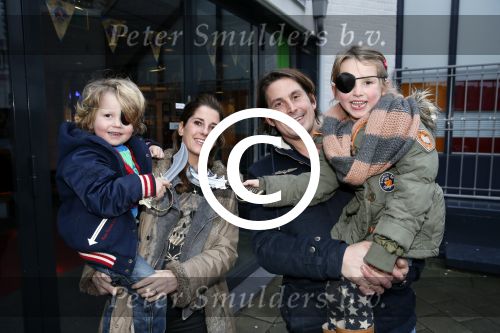 Rotterdam 3 januari 2012
Premiere Piet Piraat in Rotterdam. Lodewijk Hoekstra met vrouw en kinderden
Peter Smulders bv