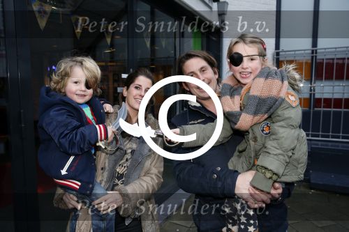 Rotterdam 3 januari 2012
Premiere Piet Piraat in Rotterdam. Lodewijk Hoekstra met vrouw en kinderden
Peter Smulders bv