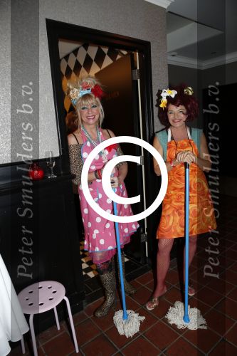 Uitgeest 14 januari 2013
Nieuwjaarsreceptie Henk Geels in Bobs saloon. Manuela Kemp en Mylene de la Haye als plee juffrouwen
Peter Smulders bv