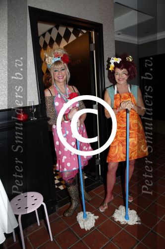 Uitgeest 14 januari 2013
Nieuwjaarsreceptie Henk Geels in Bobs saloon. Manuela Kemp en Mylene de la Haye als plee juffrouwen
Peter Smulders bv