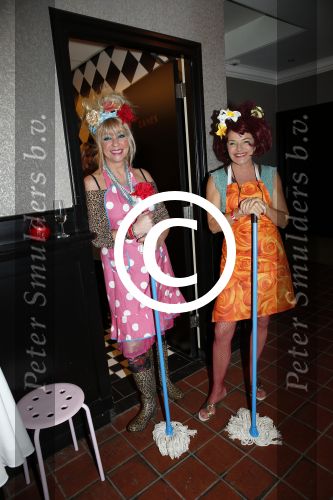 Uitgeest 14 januari 2013
Nieuwjaarsreceptie Henk Geels in Bobs saloon. Manuela Kemp en Mylene de la Haye als plee juffrouwen
Peter Smulders bv