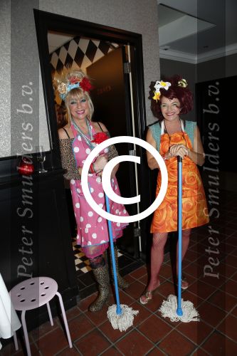 Uitgeest 14 januari 2013
Nieuwjaarsreceptie Henk Geels in Bobs saloon. Manuela Kemp en Mylene de la Haye als plee juffrouwen
Peter Smulders bv