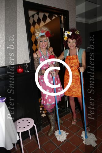 Uitgeest 14 januari 2013
Nieuwjaarsreceptie Henk Geels in Bobs saloon. Manuela Kemp en Mylene de la Haye als plee juffrouwen
Peter Smulders bv