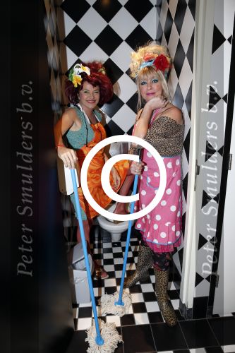 Uitgeest 14 januari 2013
Nieuwjaarsreceptie Henk Geels in Bobs saloon. Manuela Kemp en Mylene de la Haye als plee juffrouwen
Peter Smulders bv