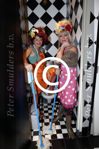 Uitgeest 14 januari 2013
Nieuwjaarsreceptie Henk Geels in Bobs saloon. Manuela Kemp en Mylene de la Haye als plee juffrouwen
Peter Smulders bv