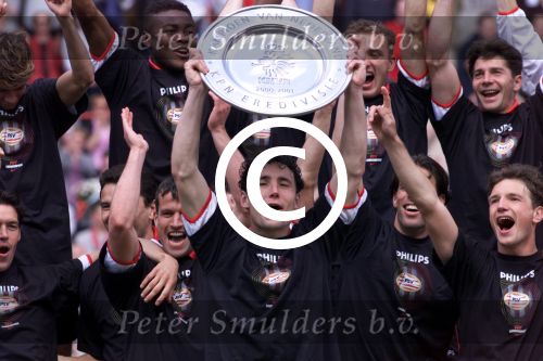 Eindhoven 6 mei 2001
PSV-Heerenveen 3-0
PSV Landskampioen 2000/2001
Mark v Bommel

Peter Smulders bv