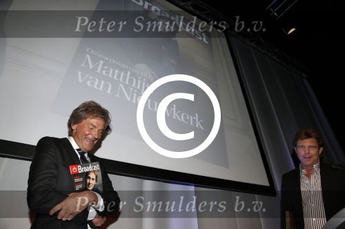 Amsterdam 17 januari 2013
Matthijs v Nieuwkek wordt uitgeroepen voor omroepman van het jaar en krijgt de prijs overhandigd uit handen van John de Mol.
Peter Smulders bv