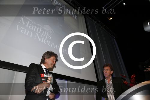Amsterdam 17 januari 2013
Matthijs v Nieuwkek wordt uitgeroepen voor omroepman van het jaar en krijgt de prijs overhandigd uit handen van John de Mol.
Peter Smulders bv