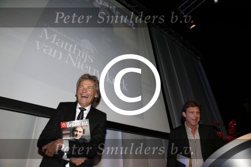 Amsterdam 17 januari 2013
Matthijs v Nieuwkek wordt uitgeroepen voor omroepman van het jaar en krijgt de prijs overhandigd uit handen van John de Mol.
Peter Smulders bv