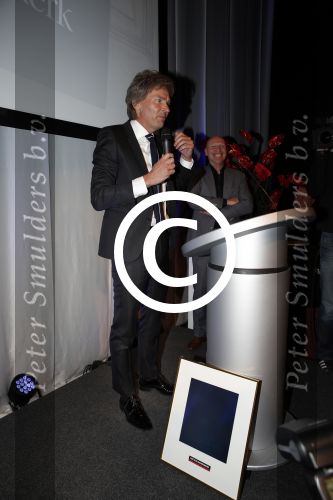 Amsterdam 17 januari 2013
Matthijs v Nieuwkek wordt uitgeroepen voor omroepman van het jaar en krijgt de prijs overhandigd uit handen van John de Mol.
Peter Smulders bv