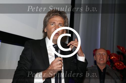 Amsterdam 17 januari 2013
Matthijs v Nieuwkek wordt uitgeroepen voor omroepman van het jaar en krijgt de prijs overhandigd uit handen van John de Mol.
Peter Smulders bv
