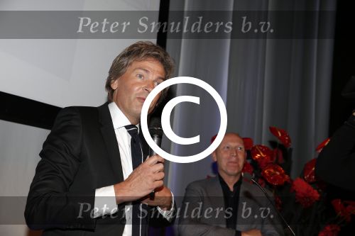 Amsterdam 17 januari 2013
Matthijs v Nieuwkek wordt uitgeroepen voor omroepman van het jaar en krijgt de prijs overhandigd uit handen van John de Mol.
Peter Smulders bv