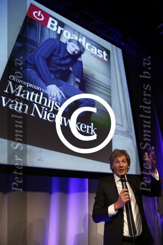 Amsterdam 17 januari 2013
Matthijs v Nieuwkek wordt uitgeroepen voor omroepman van het jaar en krijgt de prijs overhandigd uit handen van John de Mol.
Peter Smulders bv