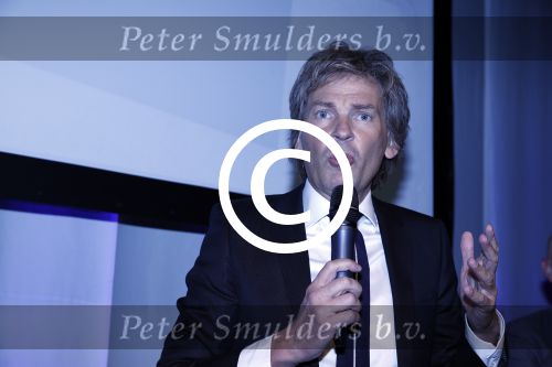 Amsterdam 17 januari 2013
Matthijs v Nieuwkek wordt uitgeroepen voor omroepman van het jaar en krijgt de prijs overhandigd uit handen van John de Mol.
Peter Smulders bv