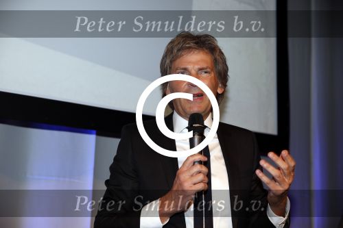 Amsterdam 17 januari 2013
Matthijs v Nieuwkek wordt uitgeroepen voor omroepman van het jaar en krijgt de prijs overhandigd uit handen van John de Mol.
Peter Smulders bv