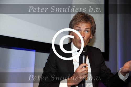 Amsterdam 17 januari 2013
Matthijs v Nieuwkek wordt uitgeroepen voor omroepman van het jaar en krijgt de prijs overhandigd uit handen van John de Mol.
Peter Smulders bv