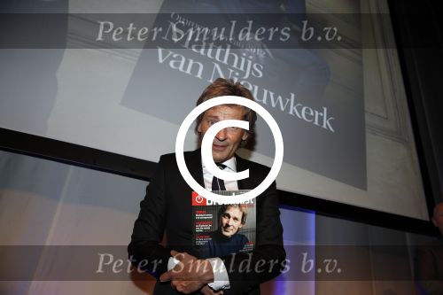 Amsterdam 17 januari 2013
Matthijs v Nieuwkek wordt uitgeroepen voor omroepman van het jaar en krijgt de prijs overhandigd uit handen van John de Mol.
Peter Smulders bv