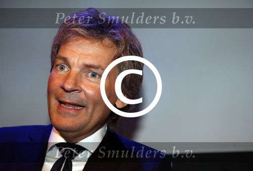 Amsterdam 17 januari 2013
Matthijs v Nieuwkek wordt uitgeroepen voor omroepman van het jaar en krijgt de prijs overhandigd uit handen van John de Mol.
Peter Smulders bv