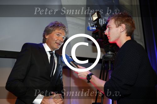 Amsterdam 17 januari 2013
Matthijs v Nieuwkek wordt uitgeroepen voor omroepman van het jaar en krijgt de prijs overhandigd uit handen van John de Mol.
Peter Smulders bv