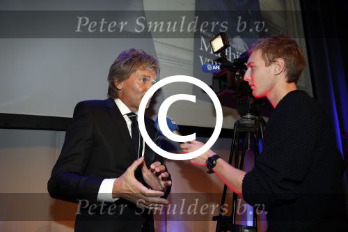 Amsterdam 17 januari 2013
Matthijs v Nieuwkek wordt uitgeroepen voor omroepman van het jaar en krijgt de prijs overhandigd uit handen van John de Mol.
Peter Smulders bv